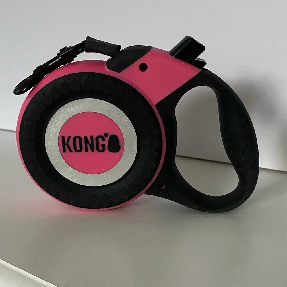 KONG Retractable Dog Leash Up To 55 Pound Dog 15 Feet Long Small Medium Pink